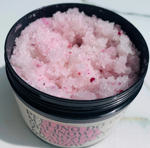 Gruboziarnisty scrub do ciała malina 300 ml z kawałkami malin Gruboziarnisty scrub do ciała malina 300 ml z kawałkami malin
